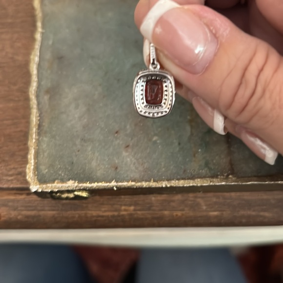 Shiny crystal pendant - ruby color 925 silver - moving - Picture 3 of 5